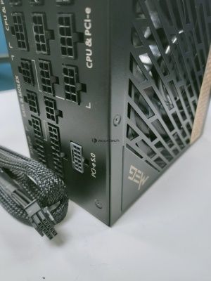 MSI MEG-Netzteil mit PCIe-5.0-Anschluss