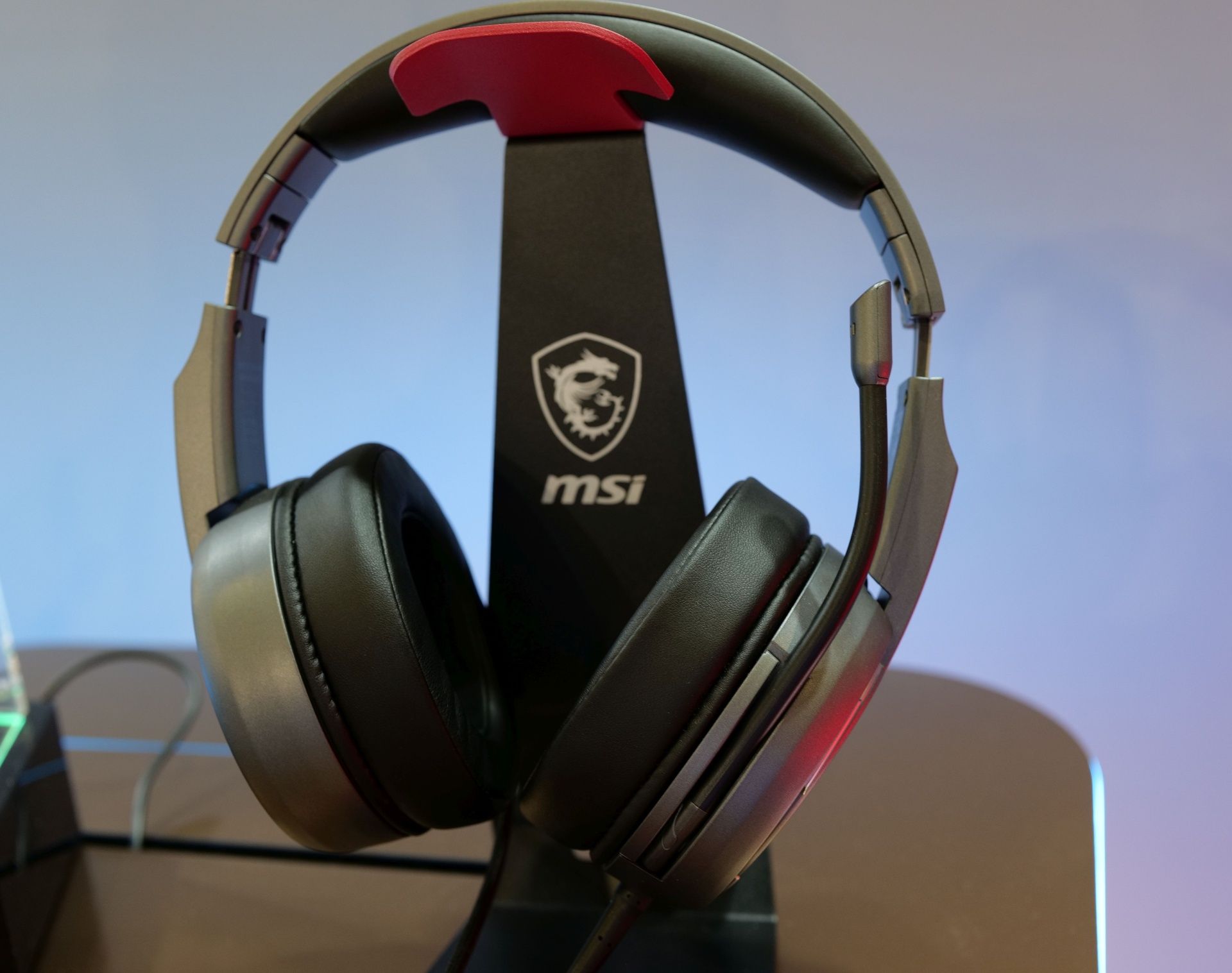 7.1 наушники программа. MSI immerse gh20. Первые наушники. Наушники Стариков наушники.