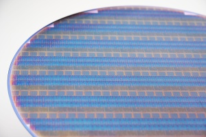 Testwafer mit PowerVia in Intel 4