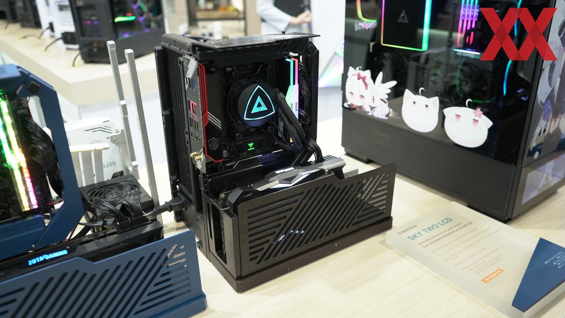 Montech gamma. Computex 2023 корпус в виде двигателя. Стенд в виде корпуса батарейки.