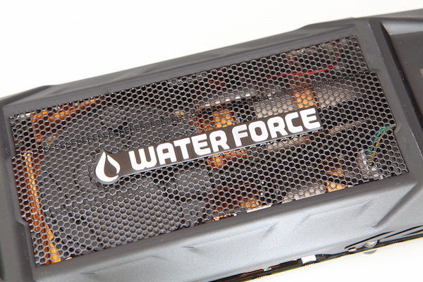 Gigabyte GeForce GTX 980  WaterForce 3-Way-SLI Kit