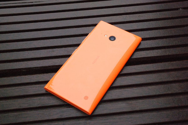 Bekannte Optik: Auch das Lumia 735 ist sofort als Nokia-Smartphone zu erkennen