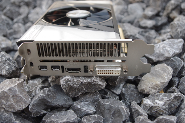 sapphire r9 285 compact-06