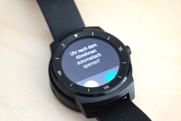 Auf Wunsch kann die Smartwatch nun mit einer Display-Sperre versehen werden