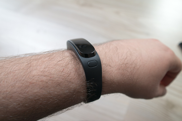 Smartwatch oder Fitnesstracker? Das TalkBand B1 bietet Funktionen aus beiden Welten