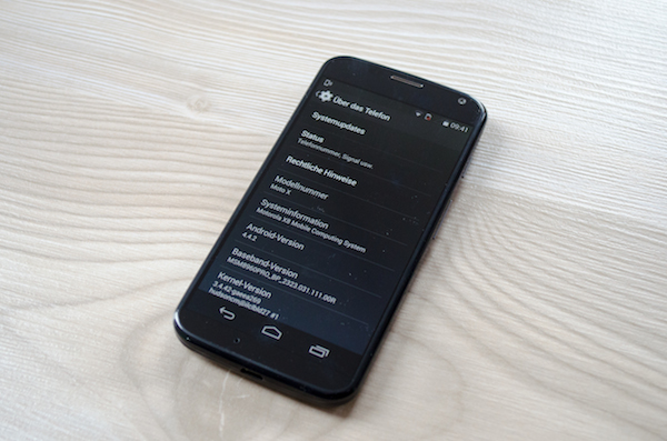 Ausgeliefert wird mit Android 4.4.2