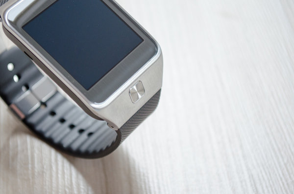 Samsung Gear 2: Optisch gefälliges und robustes Gehäuse,...