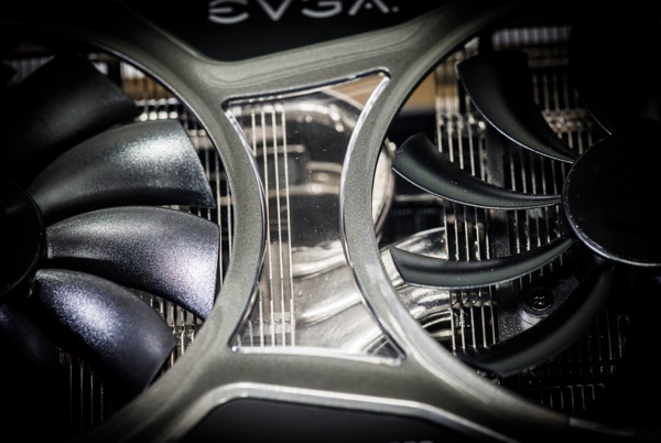 Bild einer kommenden EVGA GeForce GTX 980 Classified K|NGP|N Edition