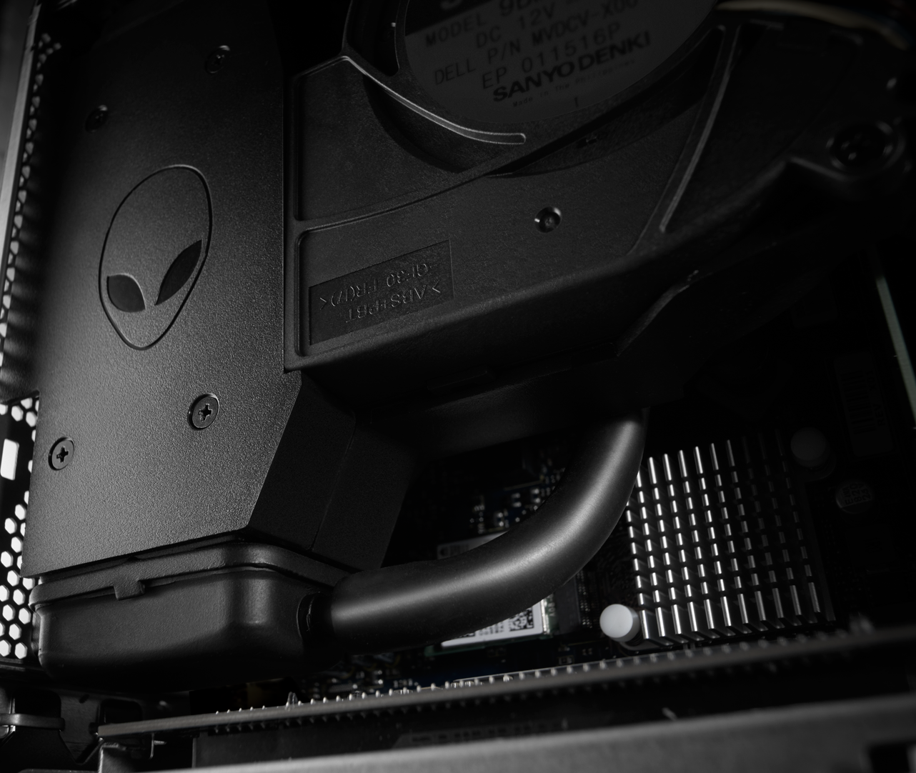 Alienware x51. Alienware x51 блок видеокарты. Alienware x51 Cooling. Alienware охлаждение. Alienware водяное охлаждение.