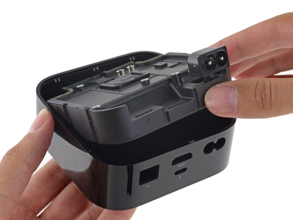 iFixit zerlegt den neuen Apple TV