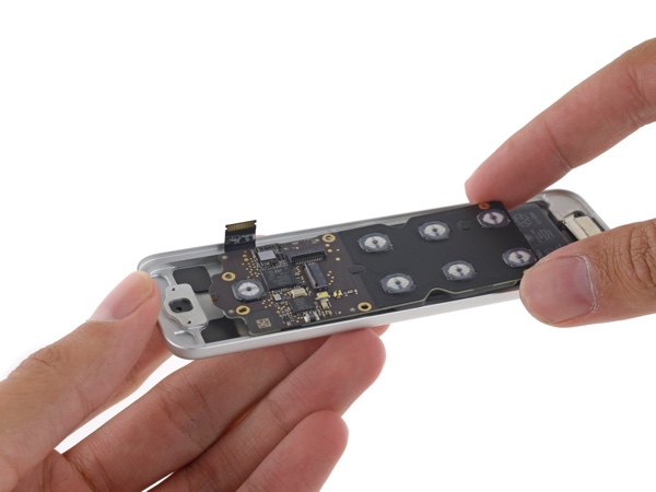 iFixit zerlegt den neuen Apple TV