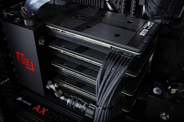 Vier GeForce GTX Titan Z in einem Maingear-System