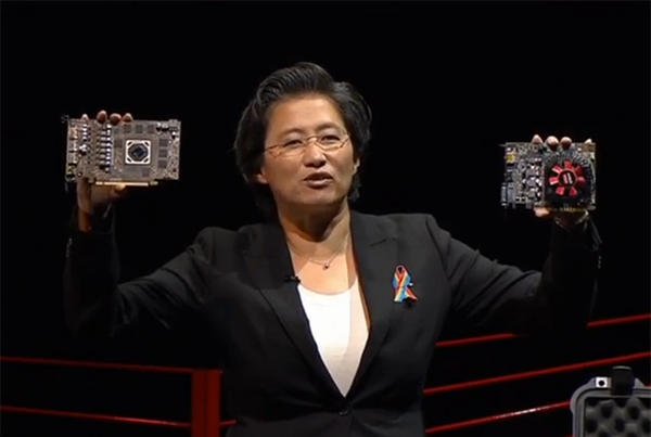 AMDs CEO Dr. Lisa Su mit einer Radeon RX 470 und 460