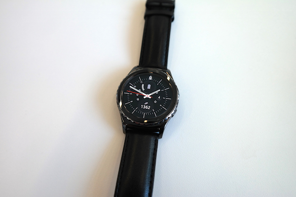 Die Gear S2 classic kommt einer Armbanduhr so nah wie bislang kein Samsung-Modell